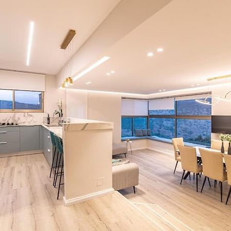 L.T.D Luxury Apartments 4 Bedroom Panoramic View 提比里亞 外观 照片