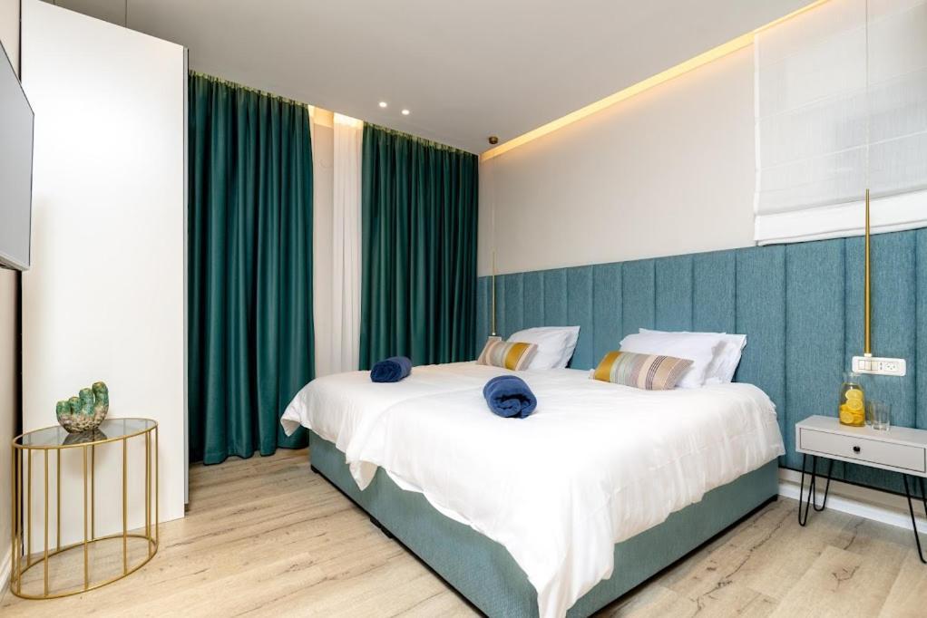 L.T.D Luxury Apartments 4 Bedroom Panoramic View 提比里亞 外观 照片