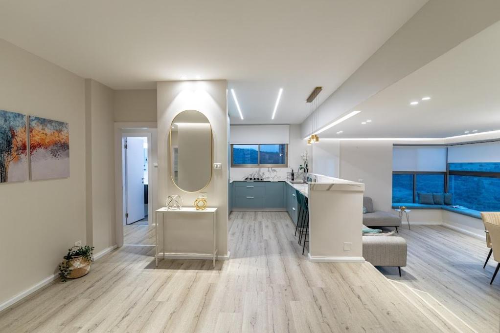L.T.D Luxury Apartments 4 Bedroom Panoramic View 提比里亞 外观 照片