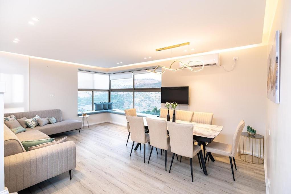 L.T.D Luxury Apartments 4 Bedroom Panoramic View 提比里亞 外观 照片