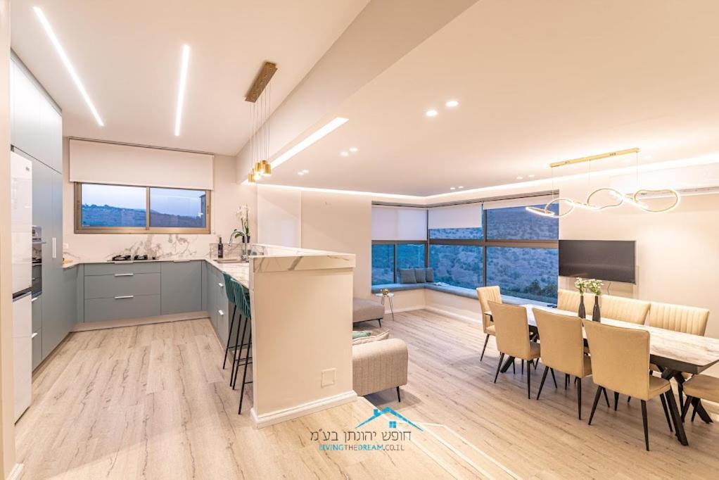 L.T.D Luxury Apartments 4 Bedroom Panoramic View 提比里亞 外观 照片