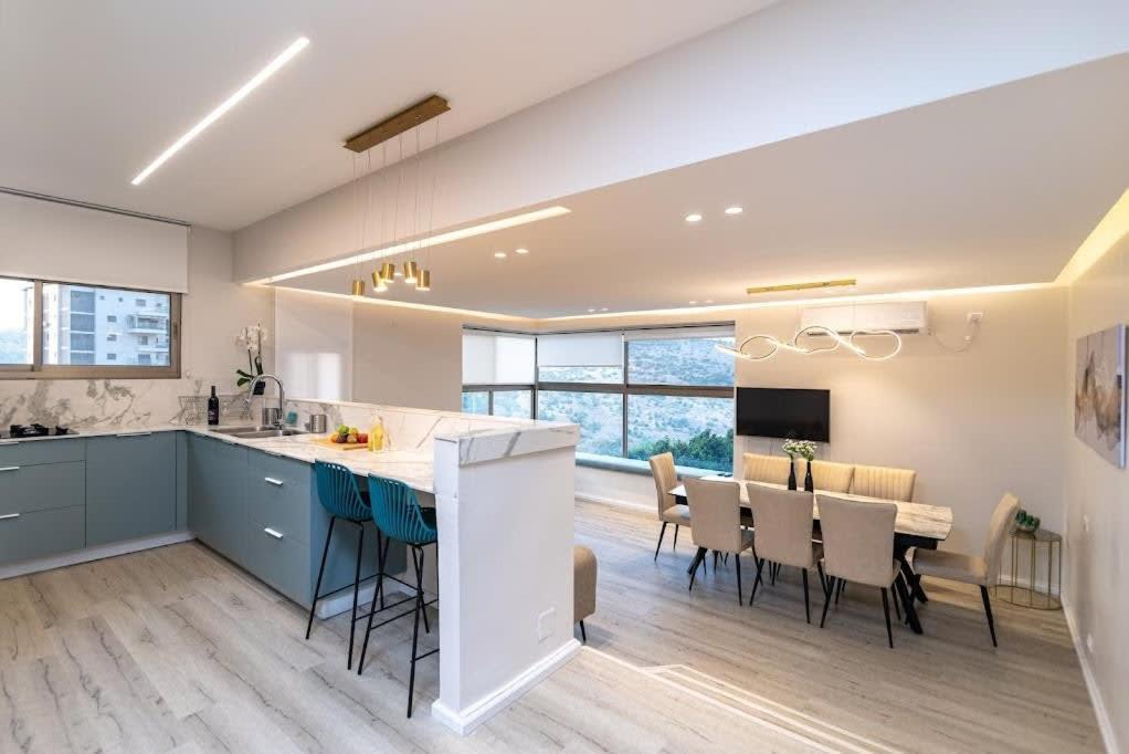 L.T.D Luxury Apartments 4 Bedroom Panoramic View 提比里亞 外观 照片