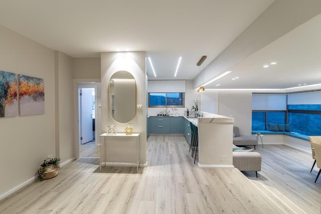 L.T.D Luxury Apartments 4 Bedroom Panoramic View 提比里亞 外观 照片