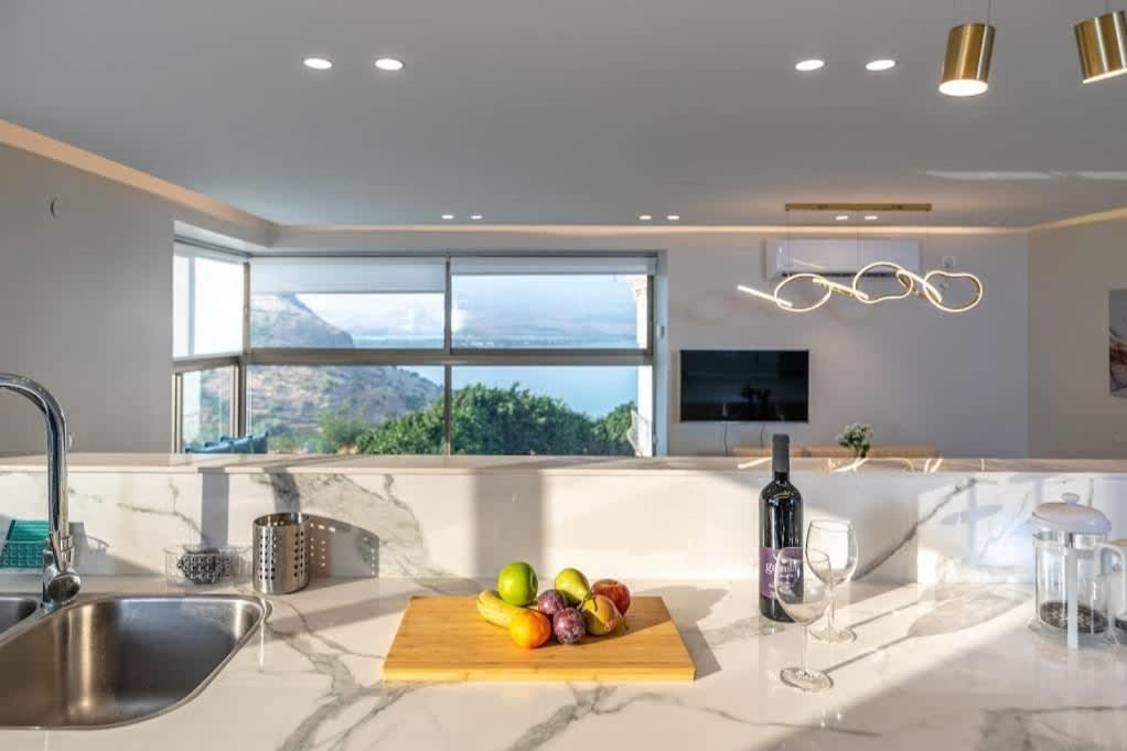 L.T.D Luxury Apartments 4 Bedroom Panoramic View 提比里亞 外观 照片
