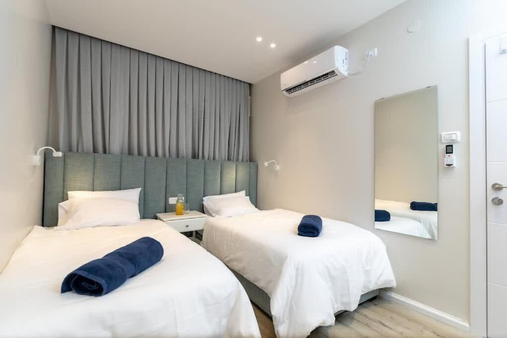 L.T.D Luxury Apartments 4 Bedroom Panoramic View 提比里亞 外观 照片