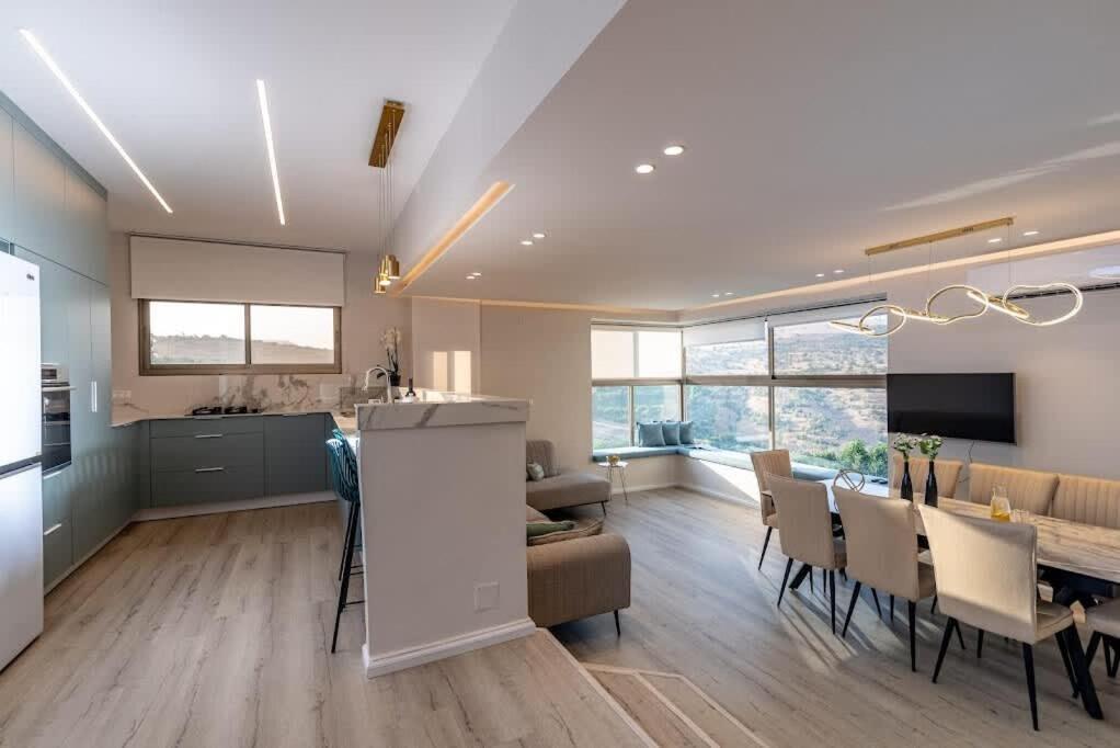L.T.D Luxury Apartments 4 Bedroom Panoramic View 提比里亞 外观 照片
